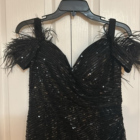 Black sequin and feathers gown - Picture 2 of 6